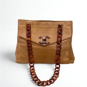 Chanel
Vintage Camel Leather Shoulder Bag with Tortoise Chain
c. 1989-1990